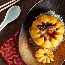 金珠抱喜润丰年