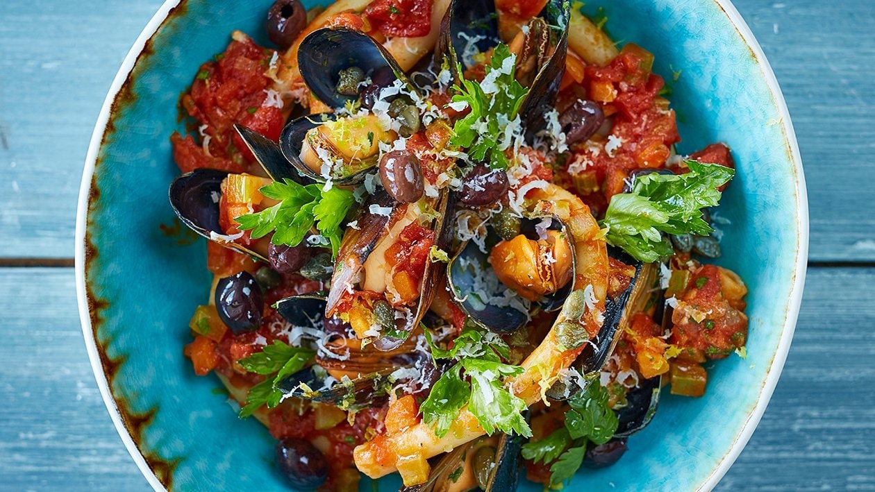 意大利面配贻贝、番茄和橄榄 – - 食谱