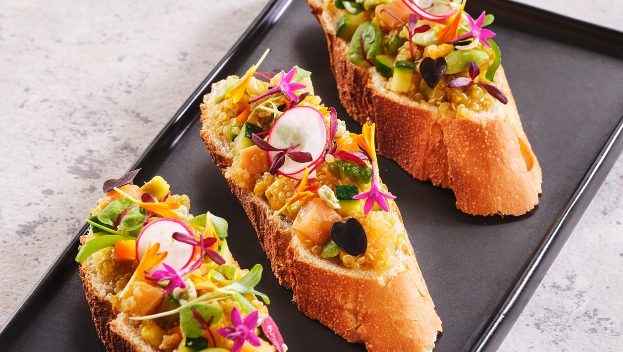 Poke Inspired Salmon Crostini – - 食谱