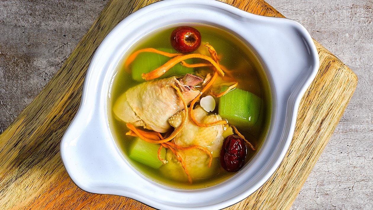 Double-boiled Chicken Soup with Cordyceps Flower and Hairy Gourd