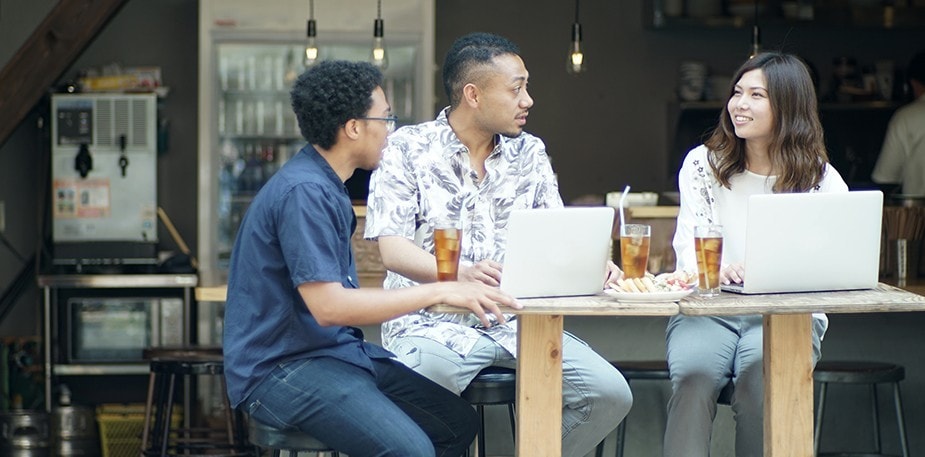 5 Ways to Draw In Generation Z and Millennials with a Sustainable Beverage Menu