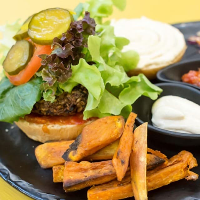Nourish Cafe’s Tasty Plant-based Dishes a Hit with Vegans