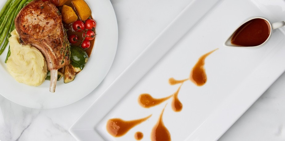 How to Use Creative Sauce Plating Techniques to Present Your Dish Professionally