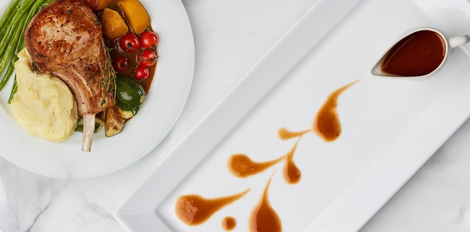 How to Use Creative Sauce Plating Techniques to Present Your Dish Professionally