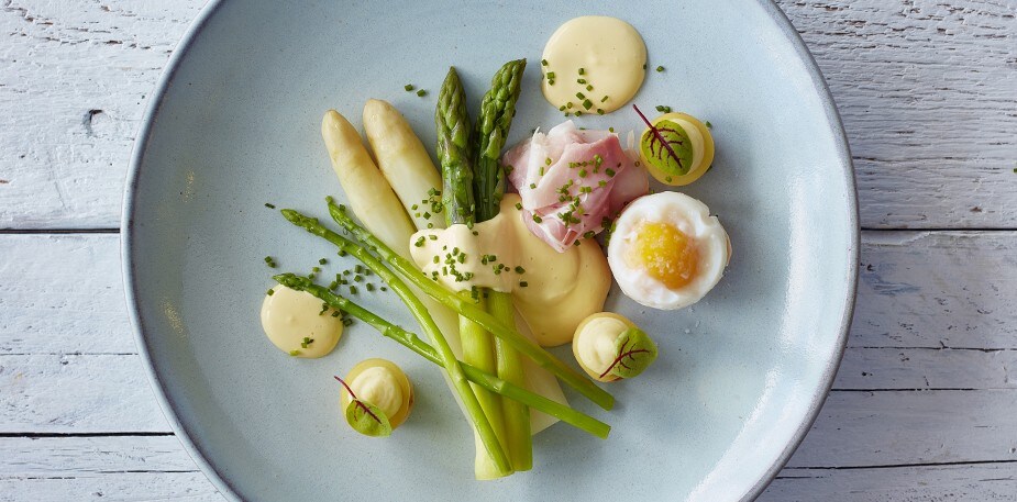 Asparagus à la Flamande