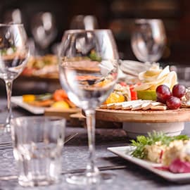 2. 您也可以采用精致食材，以满足对美食格外讲究的食客